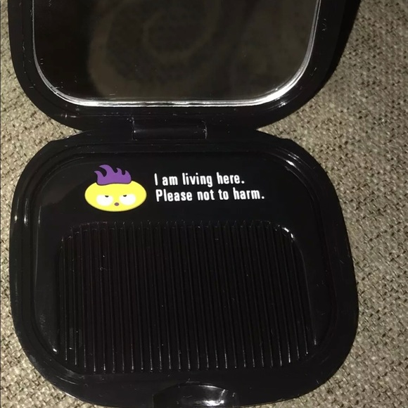 PARASITE PALS ACCOUTREMENTS DIG DIG HEAD LOUSE COMPACT MIRROR & COMB SET Funny! - Picture 2 of 6